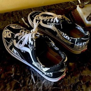 Black & white Vans Men’s 5.5/Women’s 7.0